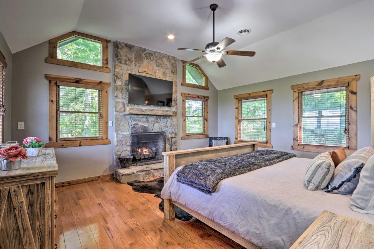 Upscale Gatlinburg Cabin Deck, Fire Pit And Hot Tub Екстер'єр фото